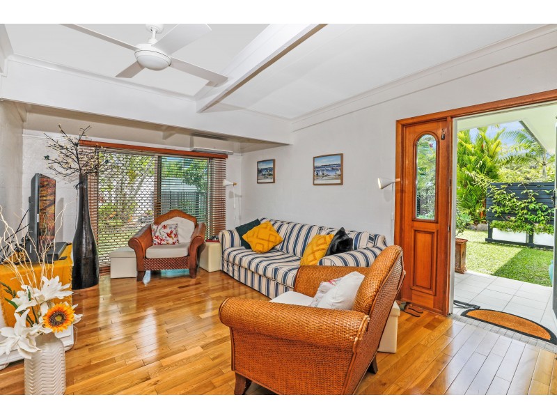 29 Maple Street, Holloways Beach QLD 4878