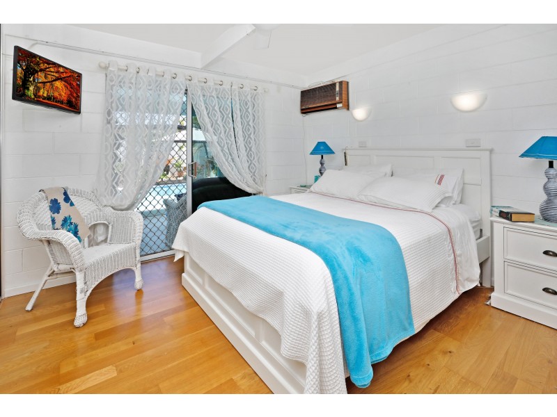 29 Maple Street, Holloways Beach QLD 4878