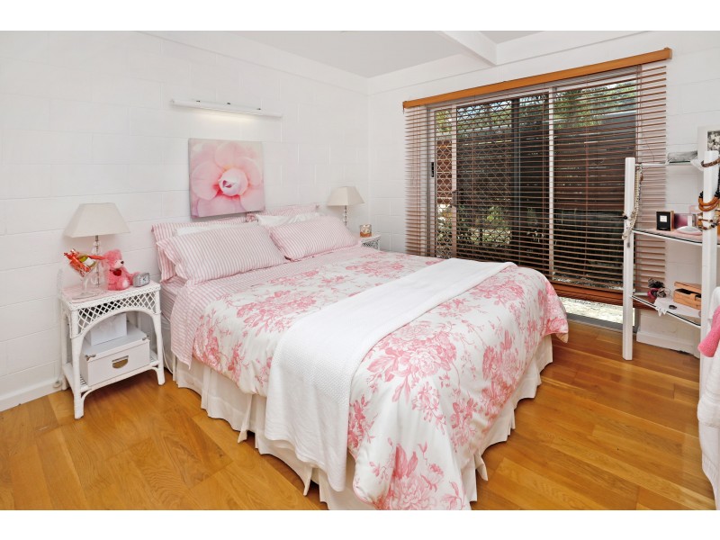 29 Maple Street, Holloways Beach QLD 4878