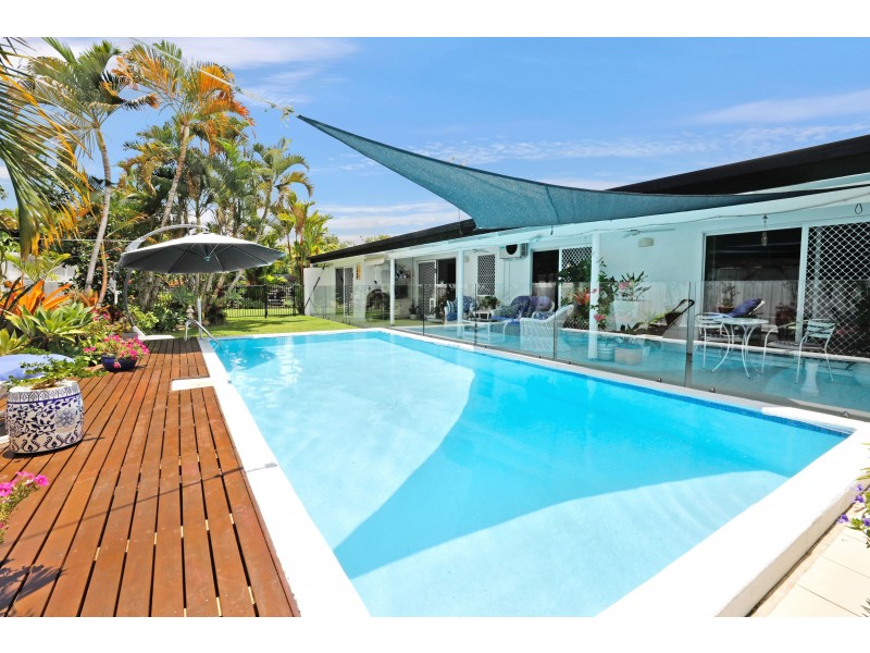 29 Maple Street, Holloways Beach QLD 4878