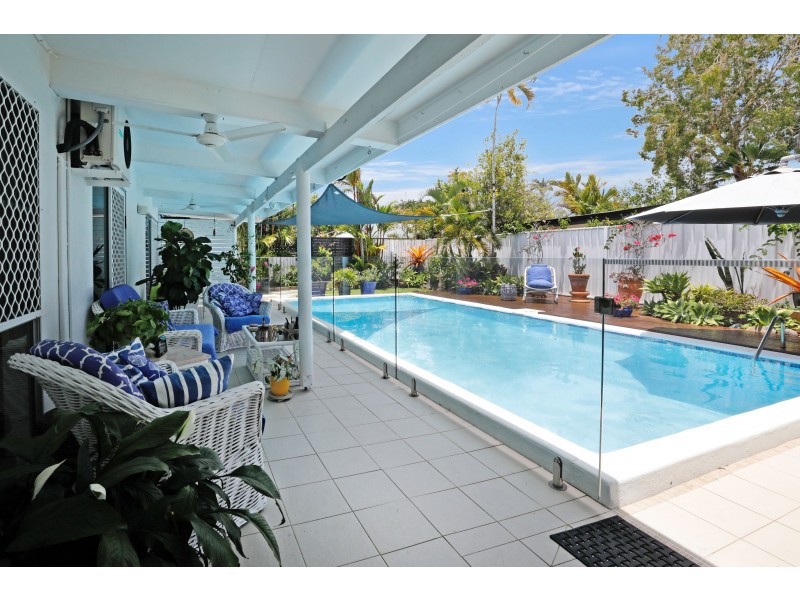 29 Maple Street, Holloways Beach QLD 4878