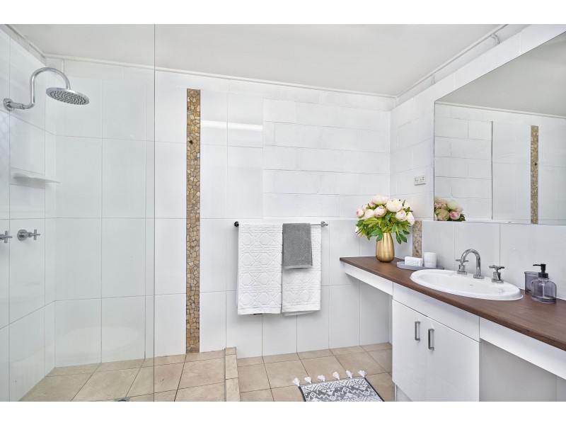 24 Valmadre Street, Caravonica QLD 4878