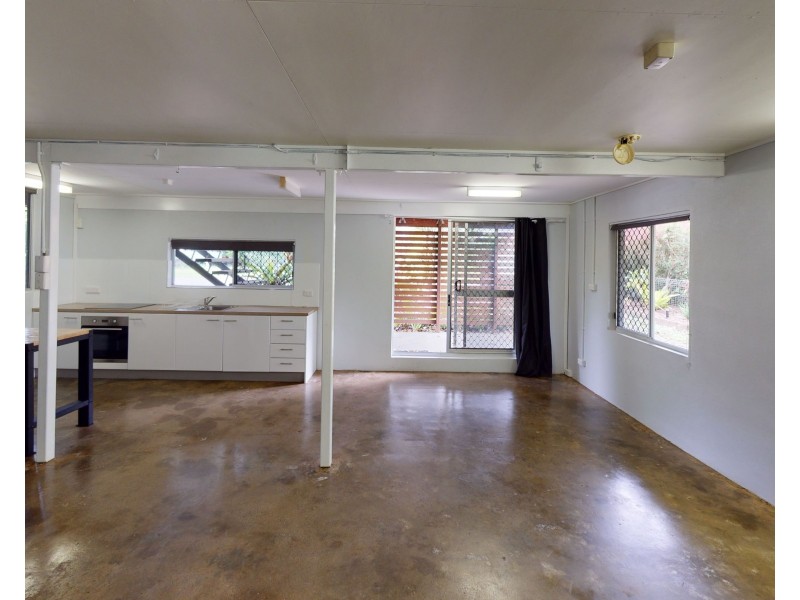 2/24 Valmadre Street, Caravonica QLD 4878