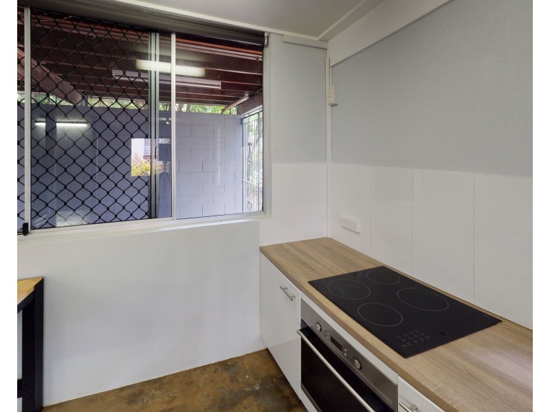 2/24 Valmadre Street, Caravonica QLD 4878