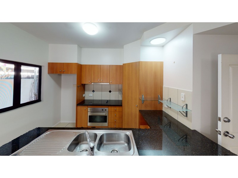4/279 Lake Street, Cairns City QLD 4870