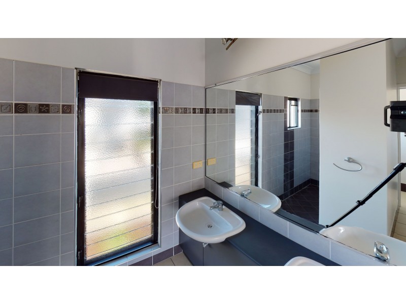 4/279 Lake Street, Cairns City QLD 4870