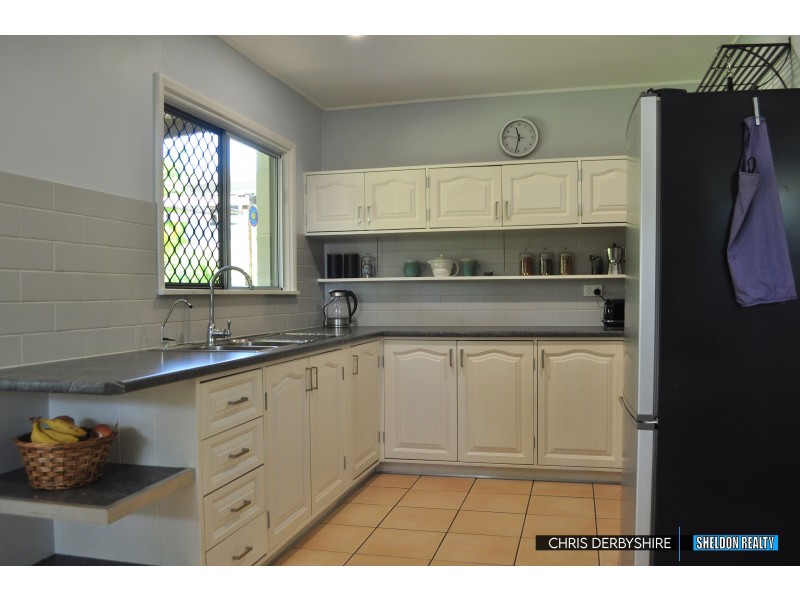 28 Oak Street, Holloways Beach QLD 4878