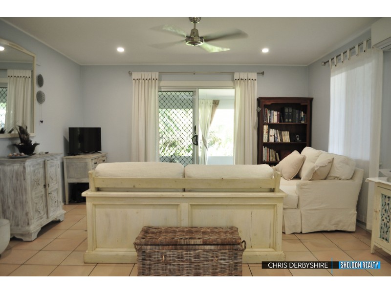 28 Oak Street, Holloways Beach QLD 4878