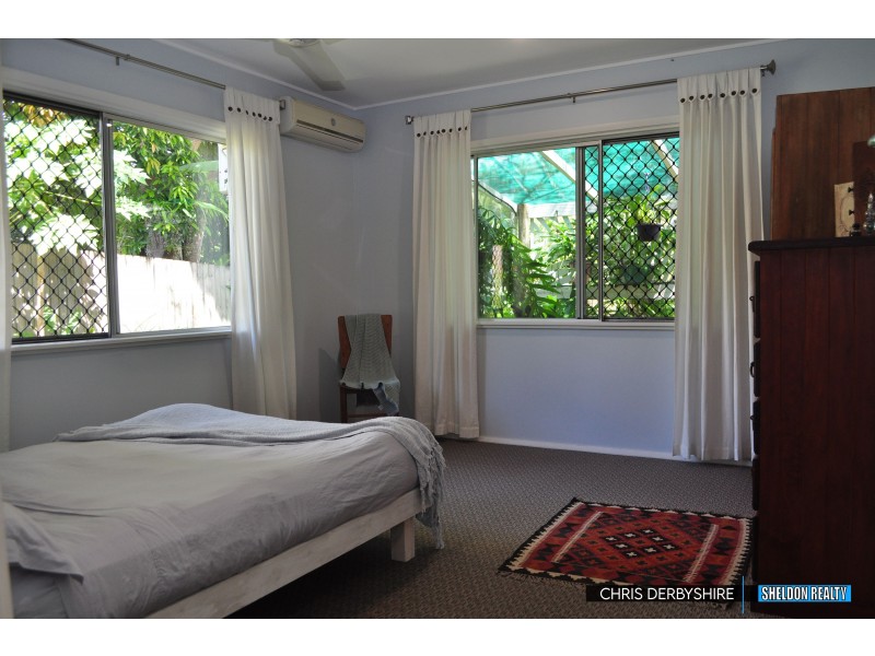 28 Oak Street, Holloways Beach QLD 4878