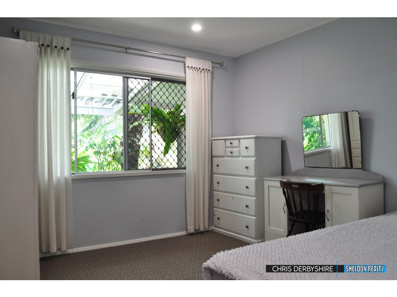 28 Oak Street, Holloways Beach QLD 4878