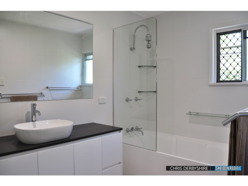 28 Oak Street, Holloways Beach QLD 4878