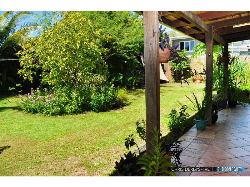 28 Oak Street, Holloways Beach QLD 4878