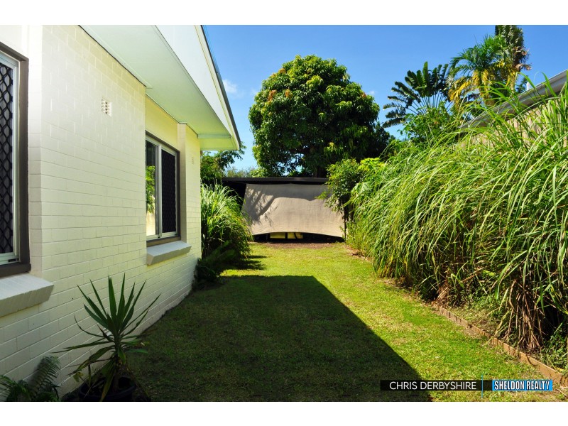 28 Oak Street, Holloways Beach QLD 4878