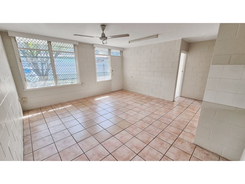 1 & 2/27 Sandown Close, Woree QLD 4868