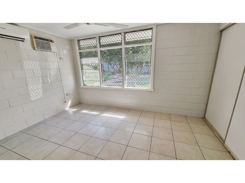 1 & 2/27 Sandown Close, Woree QLD 4868