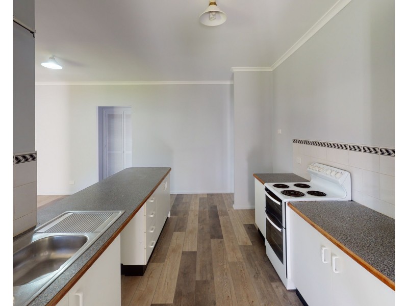 8 Wooley Close, Kanimbla QLD 4870