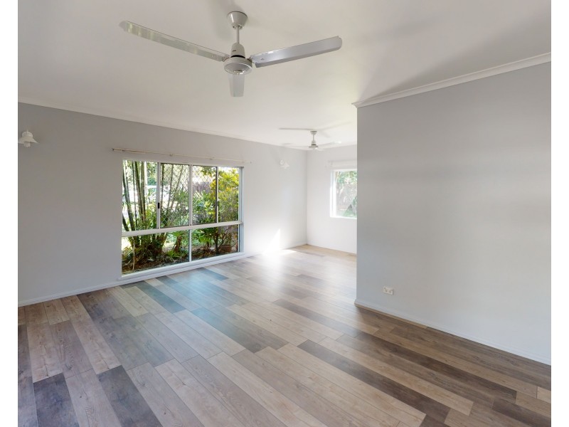 8 Wooley Close, Kanimbla QLD 4870
