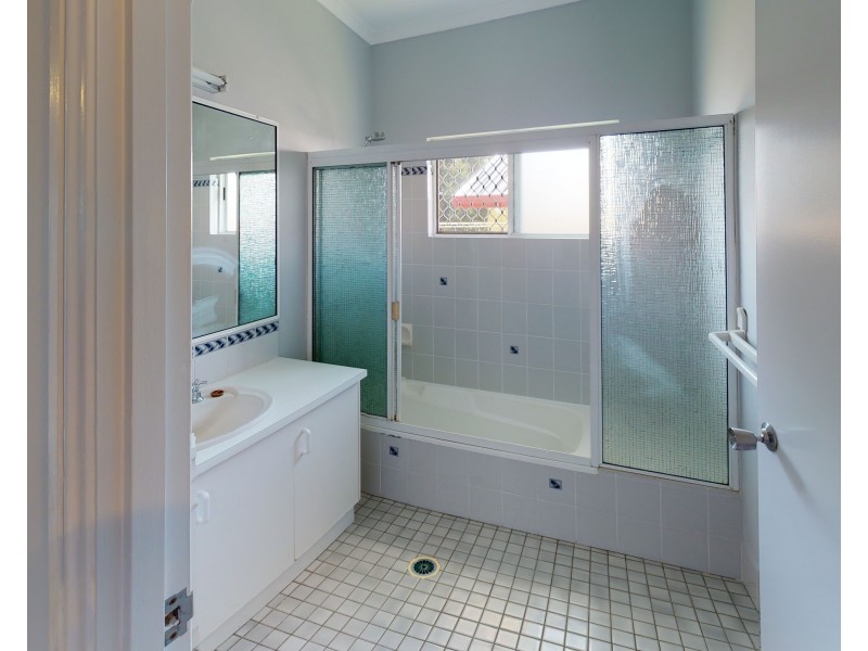 8 Wooley Close, Kanimbla QLD 4870