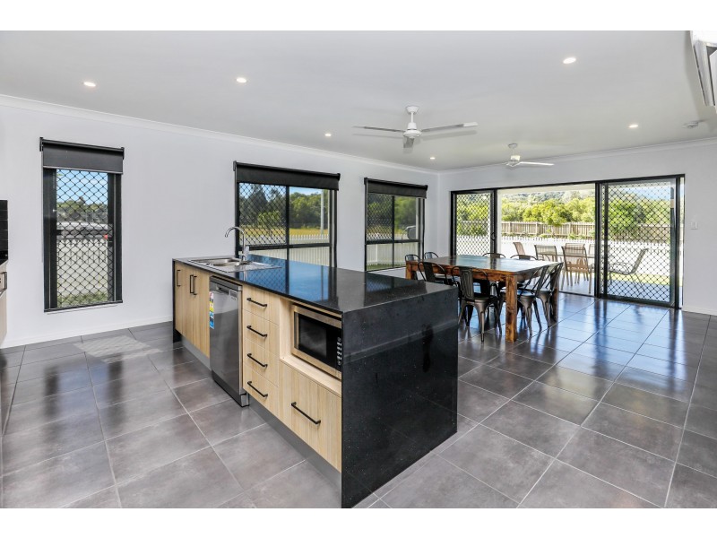 20 Master Circuit, Trinity Beach QLD 4879