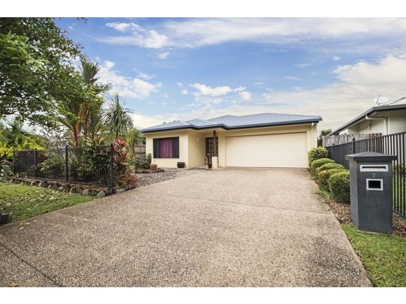 7 Roderick Street, Bentley Park QLD 4869
