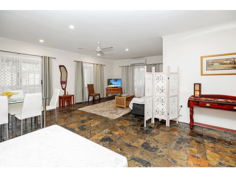 2 Wallum Close, Holloways Beach QLD 4878