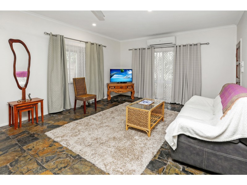 2 Wallum Close, Holloways Beach QLD 4878