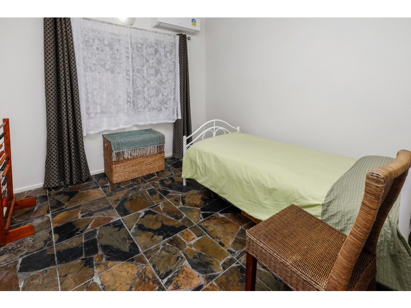 2 Wallum Close, Holloways Beach QLD 4878