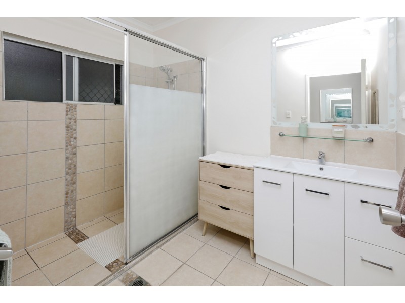 2 Wallum Close, Holloways Beach QLD 4878