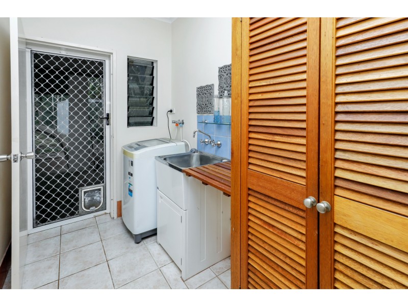 2 Wallum Close, Holloways Beach QLD 4878