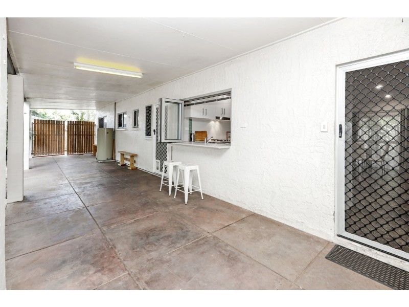 2 Wallum Close, Holloways Beach QLD 4878