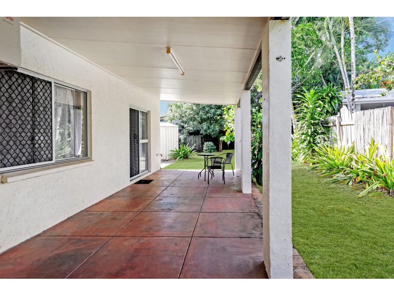 2 Wallum Close, Holloways Beach QLD 4878