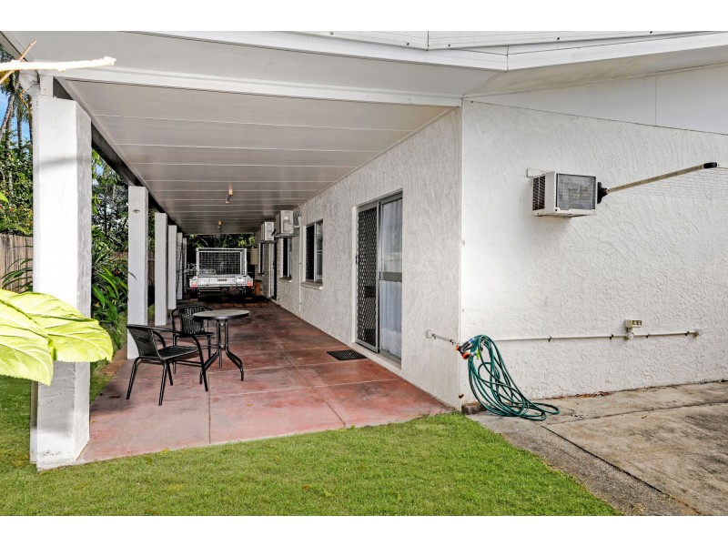 2 Wallum Close, Holloways Beach QLD 4878