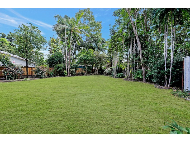 2 Wallum Close, Holloways Beach QLD 4878