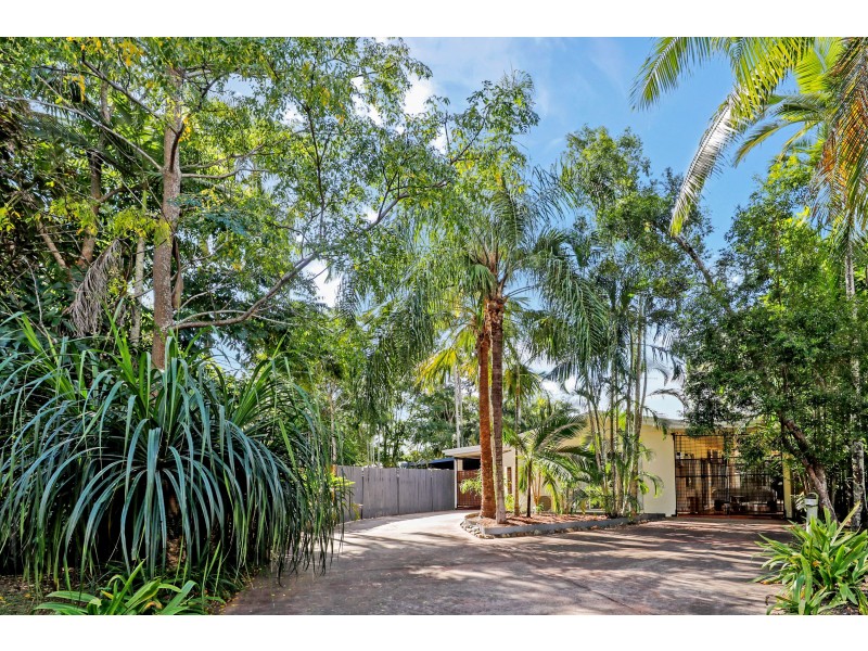 2 Wallum Close, Holloways Beach QLD 4878