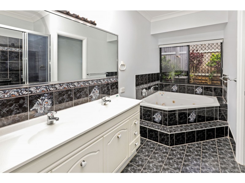 5 Brian Street, Brinsmead QLD 4870