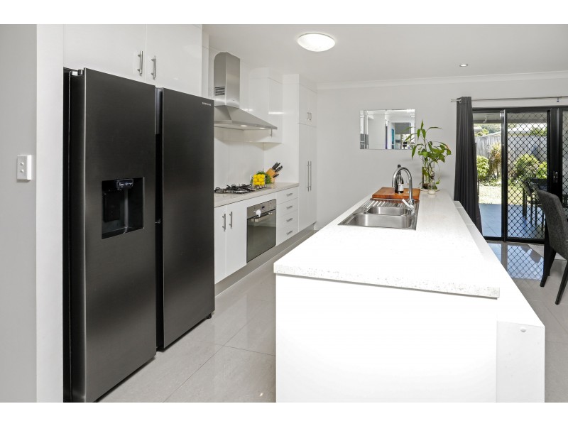 25 Carter Close, Smithfield QLD 4878