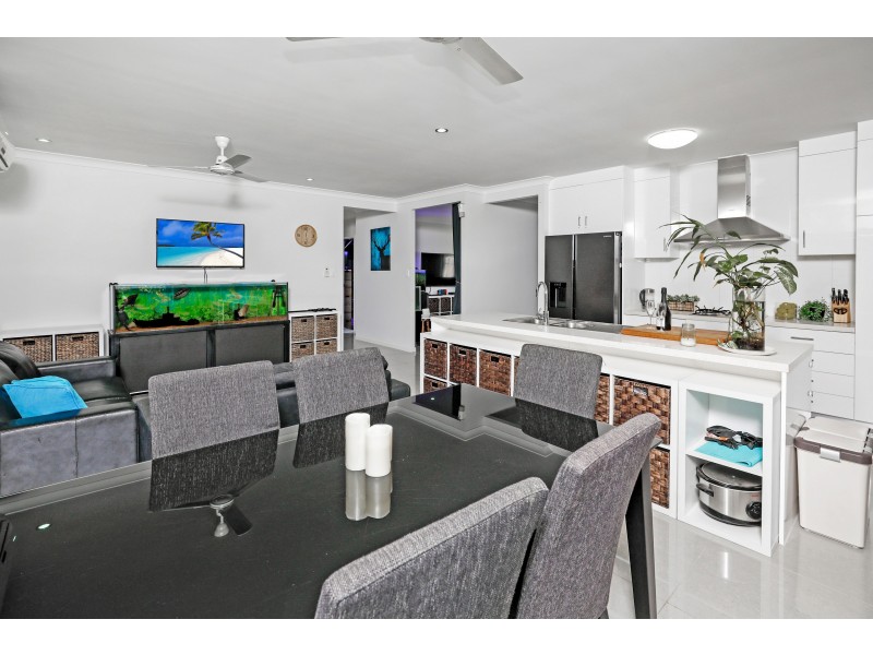 25 Carter Close, Smithfield QLD 4878