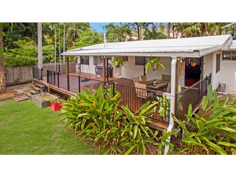 37 Clifton Road, Clifton Beach QLD 4879