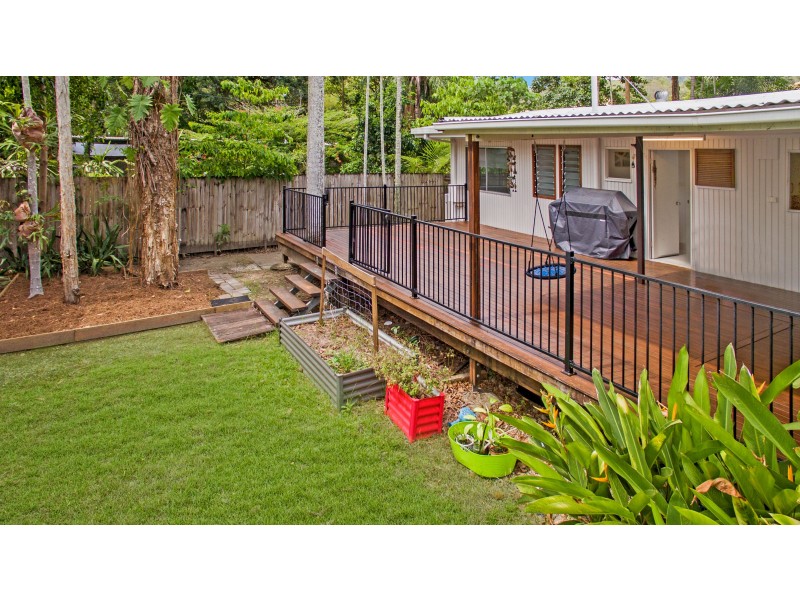 37 Clifton Road, Clifton Beach QLD 4879