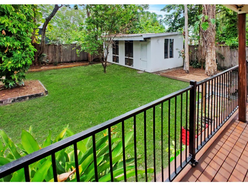 37 Clifton Road, Clifton Beach QLD 4879