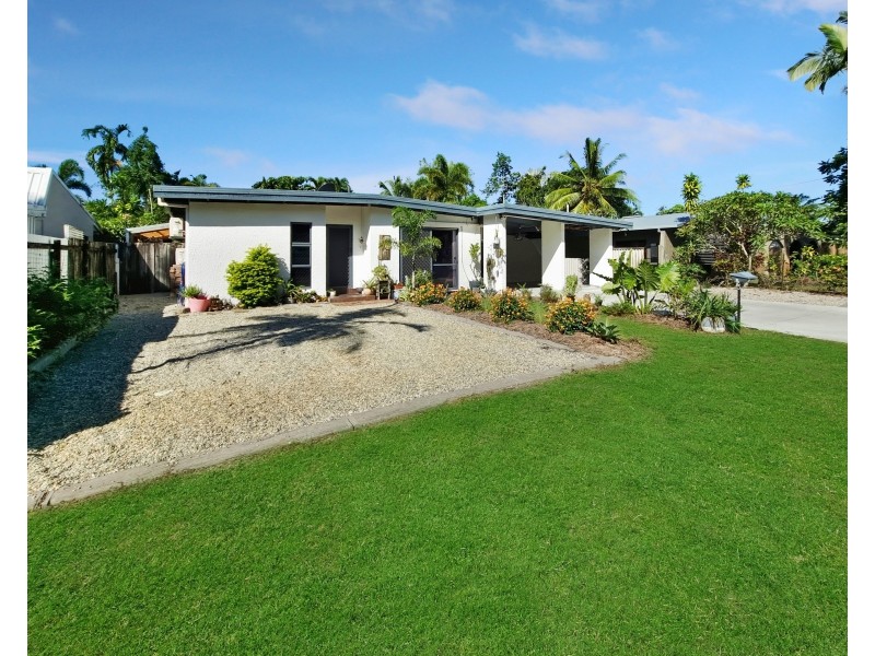 36 Bamboo Street, Holloways Beach QLD 4878