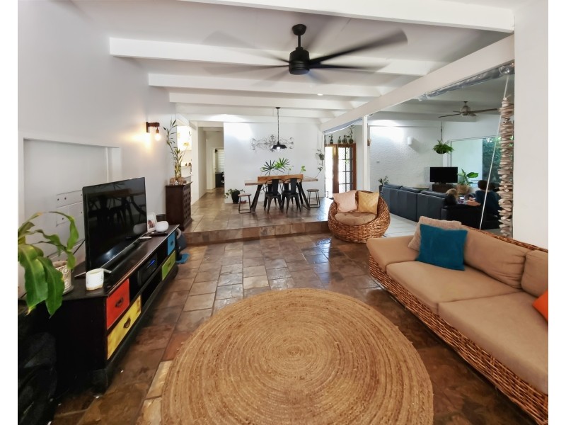 36 Bamboo Street, Holloways Beach QLD 4878