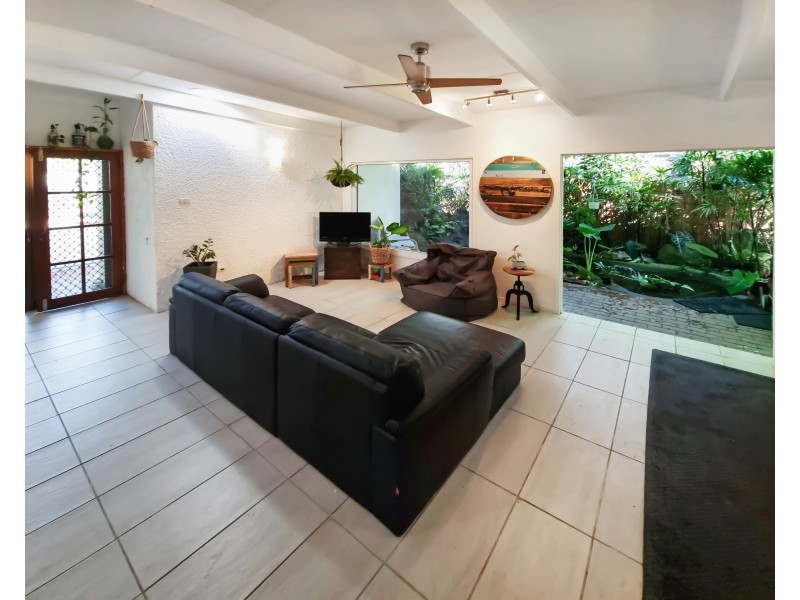 36 Bamboo Street, Holloways Beach QLD 4878