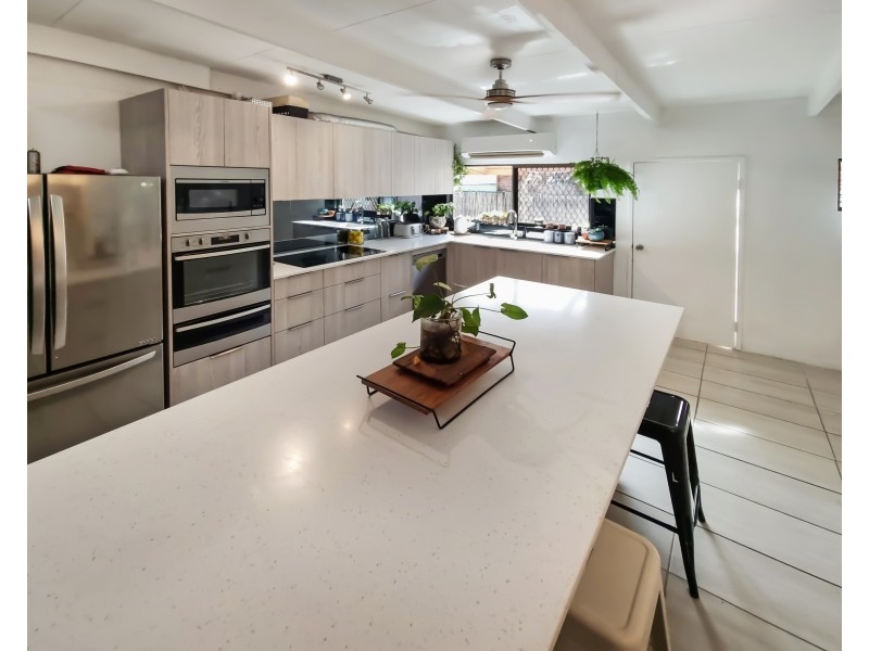 36 Bamboo Street, Holloways Beach QLD 4878
