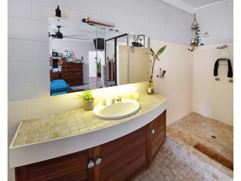 36 Bamboo Street, Holloways Beach QLD 4878