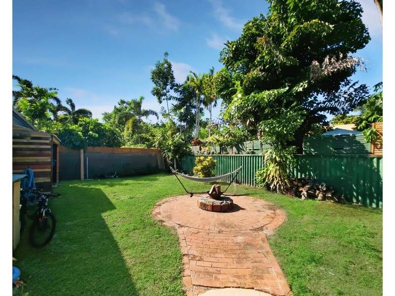 36 Bamboo Street, Holloways Beach QLD 4878