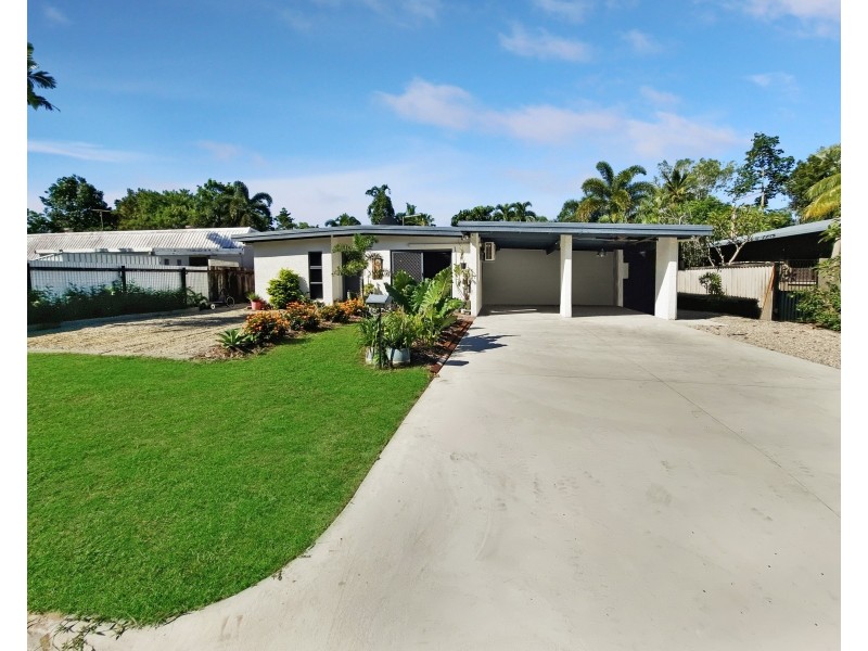 36 Bamboo Street, Holloways Beach QLD 4878