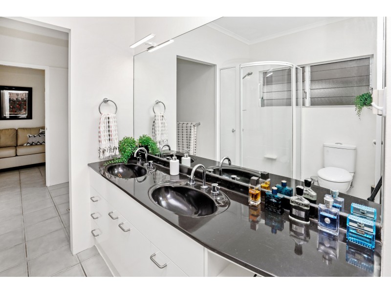 31 Gibson Close, Clifton Beach QLD 4879