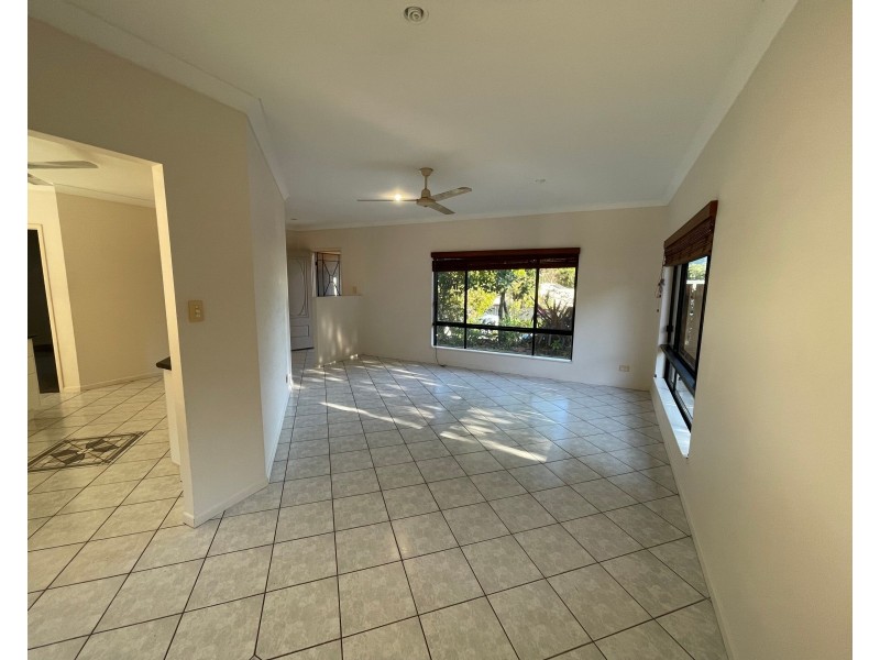 7 Ben Bolt Close, Redlynch QLD 4870