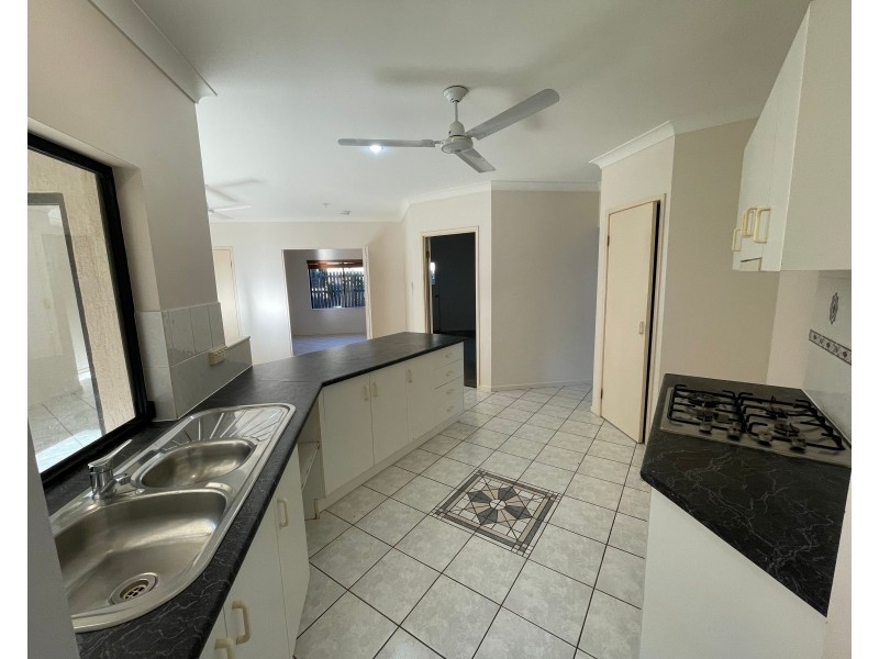 7 Ben Bolt Close, Redlynch QLD 4870